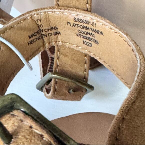 Old Navy Girls Ankle Strap Flower Cut Out Design Cognac Platform Sandals Sz 1Y - Picture 2 of 9